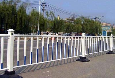 咸寧車道分隔護欄 價格透明、資質(zhì)齊全、型號多樣、款式新穎，助力道路機動車輛安全通行